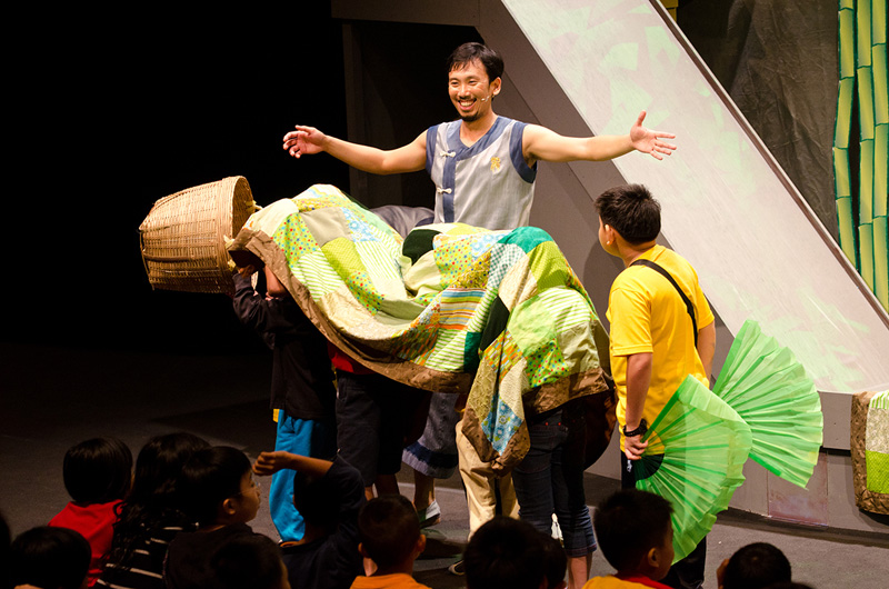 Children audience helping to form a dragon with props Dragon Dance by Paper Monkey Theatre Singapore