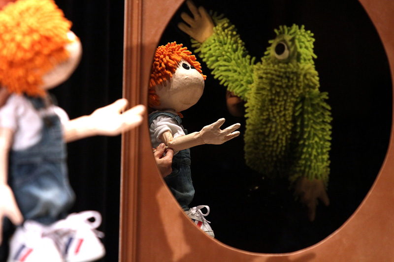 Green monster and Joey puppet reflections in mirror in Monster Under My Bed by Paper Monkey