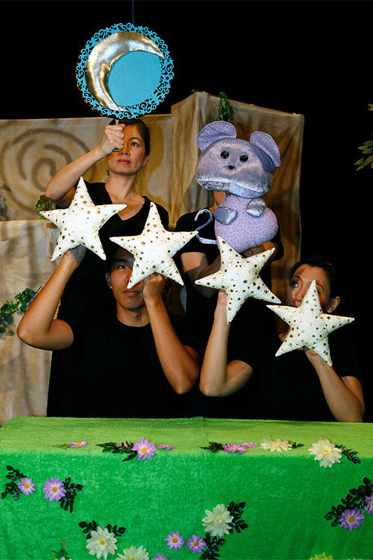 Puppet Mouse climbing up stars to reach the moon in Paper Monkey Theatre School Show Tree Neighbours